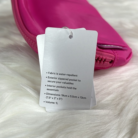 LULULEMON | Everywhere Belt Bag 1L | Sonic Pink - Picture 9 of 12